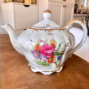 Stunning vintage musical teapot 🌸